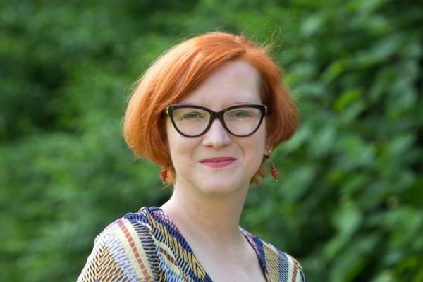 AGATA TOMAŽIČ, pisateljica kratkih zgodb