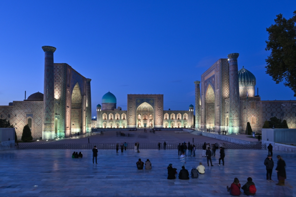 Torkov večer s knjižnico. ZORAN FURMAN: KIRGIZISTAN IN UZBEKISTAN