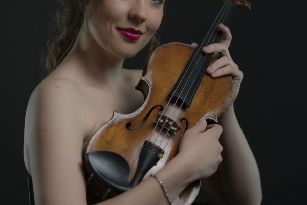 HARMONIJE ONKRAJ ČASA. Popotovanje s solističnimi violinskimi recitali